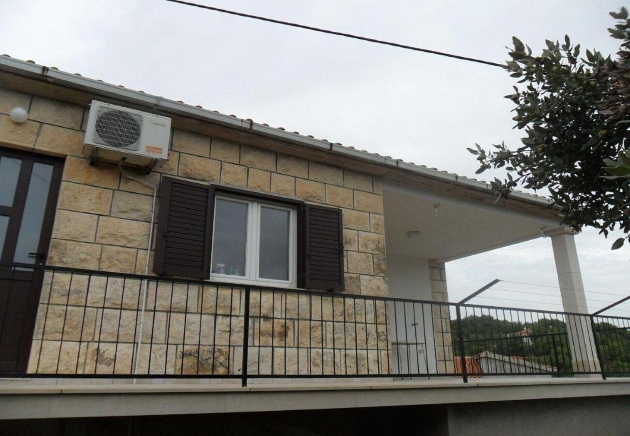 Apartment Ivope Splitska Exterior photo